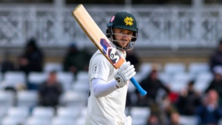 County Championship: जो क्लार्क का शतक और डैन वॉरल की घातक गेंदबाजी