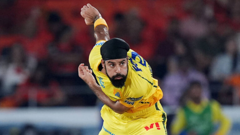 IPL 2025: चेन्नई सुपर किंग्स ने टॉस जीतकर गेंदबाजी चुनी, गुरजपनीत सिंह की वापसी