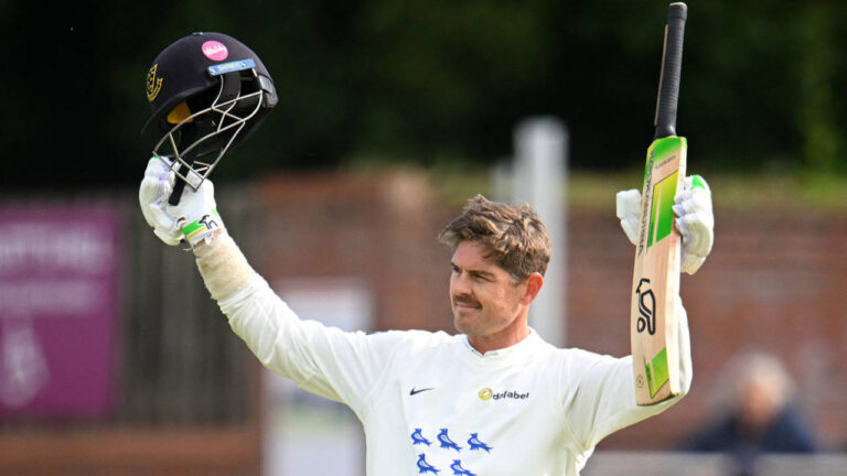 County Championship: डेनियल ह्यूजेस के शतक से ससेक्स की उम्मीदें बरकरार