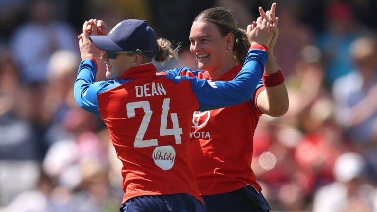 Gibson, Dean knock over NZ for 80 as England cruise to series win: इंग्लैंड की शानदार जीत