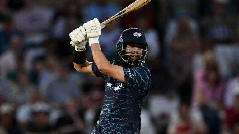 Hasan, Tye fireworks deny Derbyshire as Yorkshire go two from two – यॉर्कशायर की रोमांचक जीत: हसन और टाई की आतिशबाजी ने डर्बीशायर को चौंकाया | Vitality Blast
