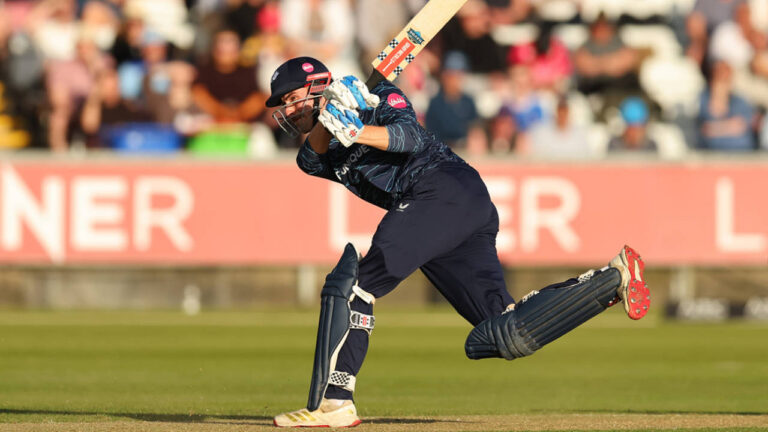 Wharton leads recovery as Yorkshire knock Durham off their perch – Wharton की शानदार पारी और स्पिन गेंदबाजी के दम पर Yorkshire ने Durham को हराया