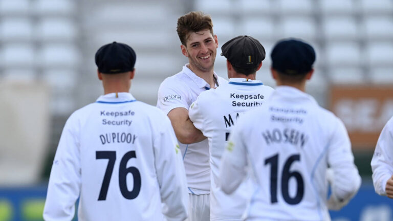 Aitchison caps allround masterclass as Derbyshire rout Lancashire: डर्बीशायर की धमाकेदार जीत