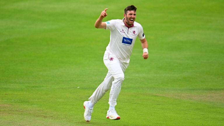 Overton overpowers Nottinghamshire to land big win for Somerset