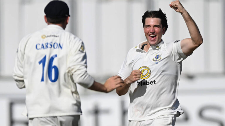Haines, Coles see off Glamorgan rearguard to wrap up thumping win: ससेक्स की धमाकेदार जीत