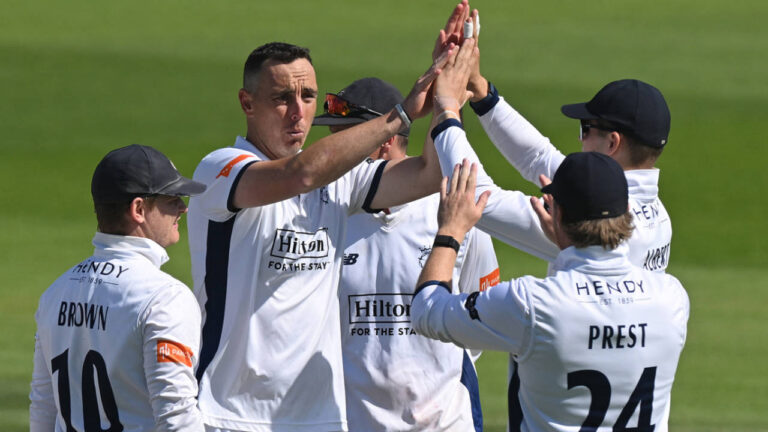 Abbott, Potgieter give Hampshire hope of rare season win – एबॉट, पोटगीटर ने हैम्पशायर को दुर्लभ सीज़न जीत की उम्मीद दी