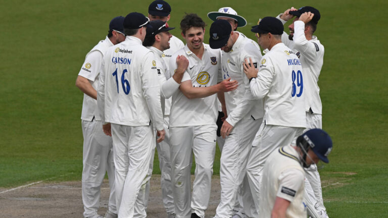 Price is right as Hampshire go wrong again at Hove: ससेक्स के खिलाफ हैम्पशायर की खराब बल्लेबाजी जारी