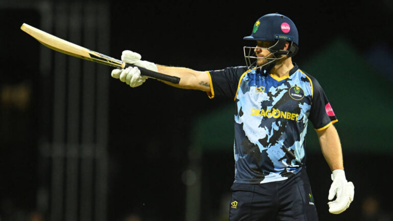 Dickson helps Glamorgan past old side Somerset on night of floodlight drama: ग्लैमरगन की ऐतिहासिक जीत
