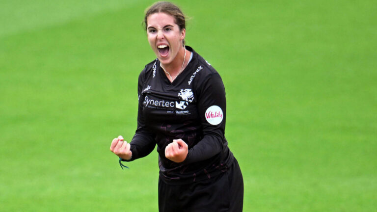 Niamh Holland steers Somerset chase against winless Bears – शानदार जीत