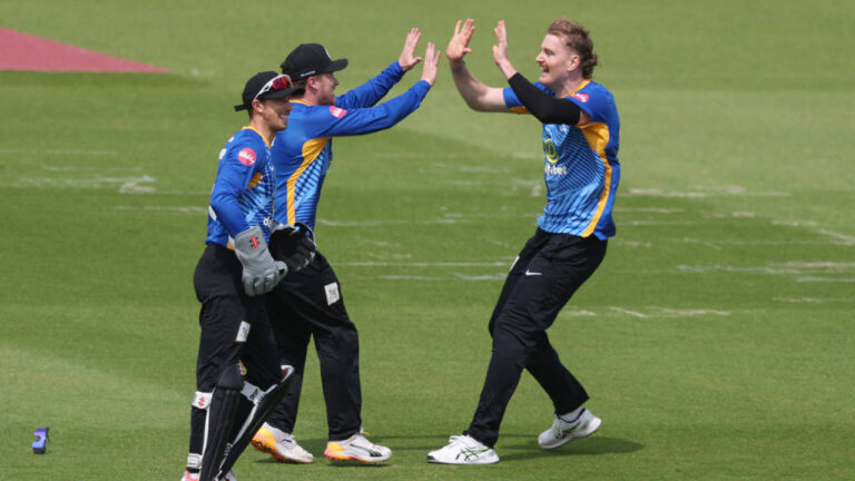 Mills treasures Hunt as Sussex left-armers run through Kent