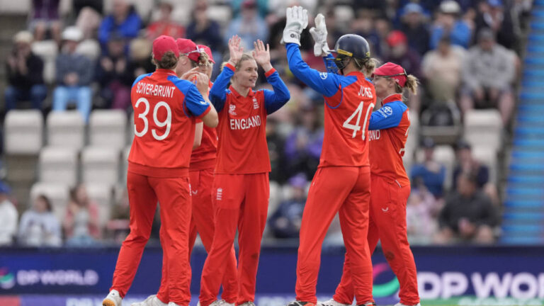 Ecclestone: ‘Dean a great captain, everyone feels calm under her’ – इंग्लैंड के कप्तान के रूप में डीन