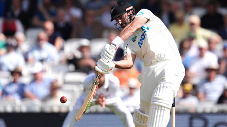 Mitchell fifty guides New Zealand’s lead past 400: न्यूजीलैंड की बढ़त 400 के पार