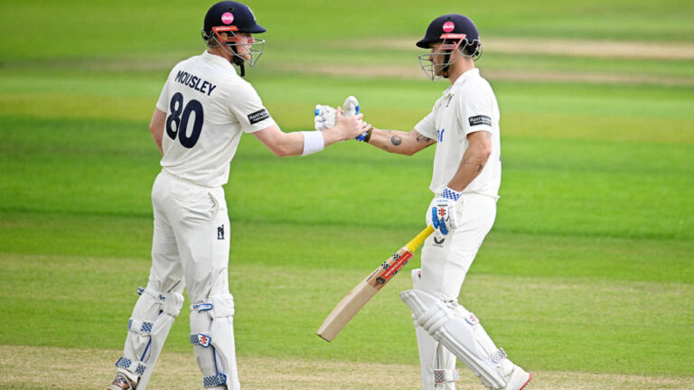 Warwickshire’s batting finds form to leave Somerset up against it: काउंटी चैंपियनशिप में वॉरविकशायर की मजबूत पकड़